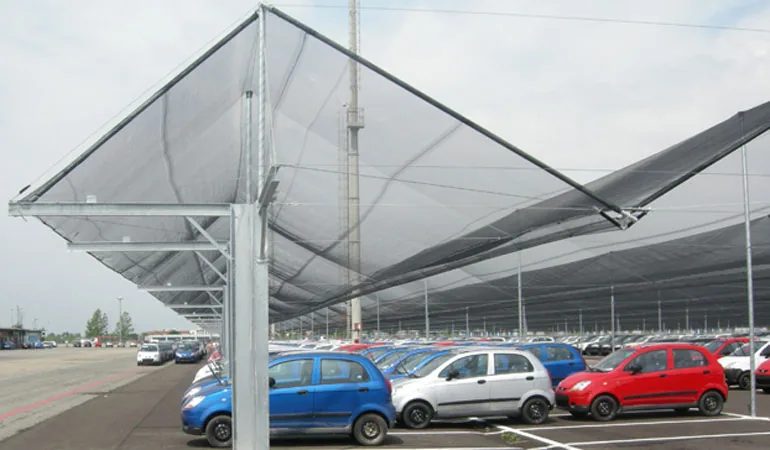 Installazione copertura antigrandine presso concessionaria