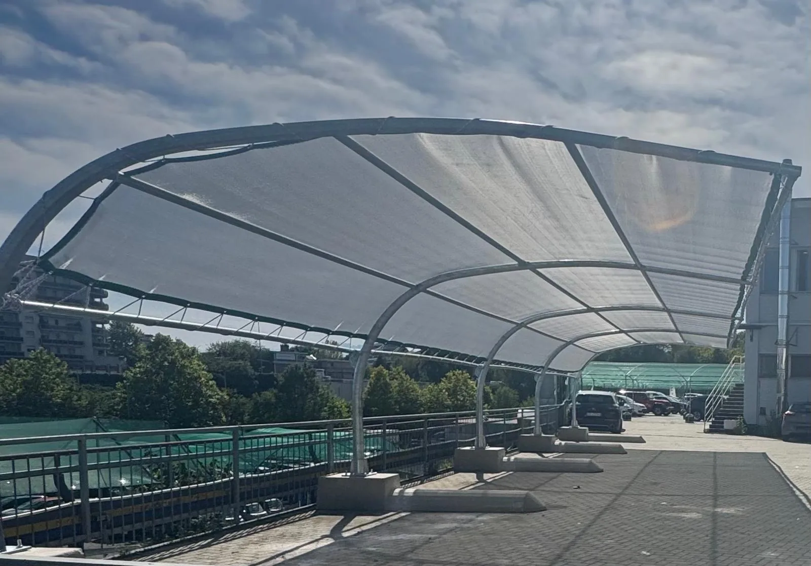 Pensiline moderne per parcheggi